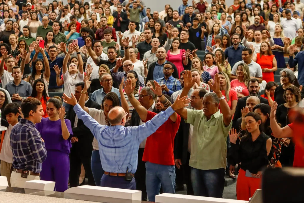 Marvin Yoder preaching to a multitude in Brazil